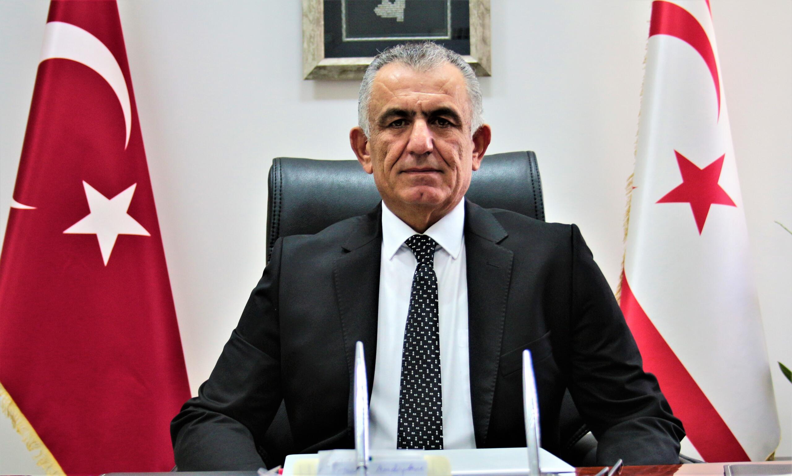 Nazım Çavuşoğlu: “Okulların kapatılması, virüsün vereceği zarardan daha büyük olacaktır”