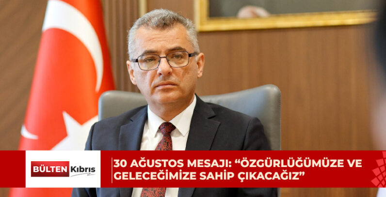 30 Ağustos Zafer Bayramı Lefkoşa’da kutlandı: Erhürman Anıt Özel Defteri’ni imzaladı