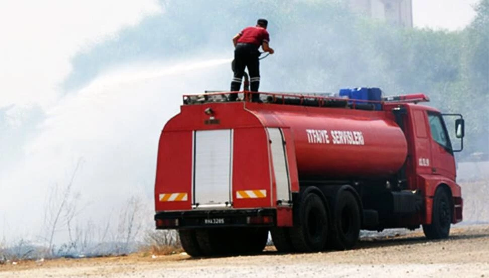 KAHVE ÜRETİMİ YAPILAN İŞLETMEDE YANGIN: ELEKTRİK KABLOLARI YANDI