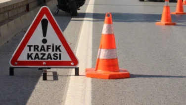 MORMENEKŞE’DE 280 MİLİGRAM ALKOLLÜ SÜRÜCÜ ÖNDEKİ ARACA ÇARPTI: TUTUKLANDI