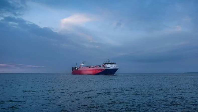 İRAN, HÜRMÜZ BOĞAZI’NDA 2 ABD GEMİSİ, 8 TANKER VE 10 FARKLI GEMİYİ HEDEF ALDIĞINI DUYURDU